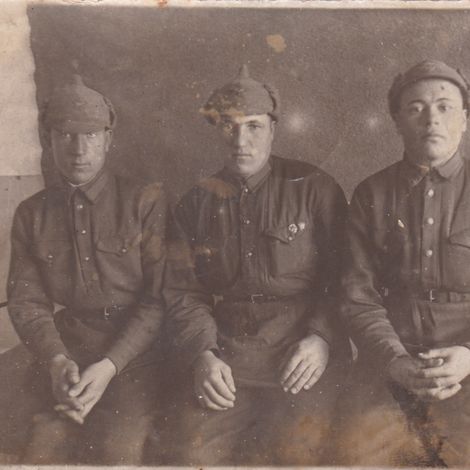 Мухатинов Мугин крайний справа